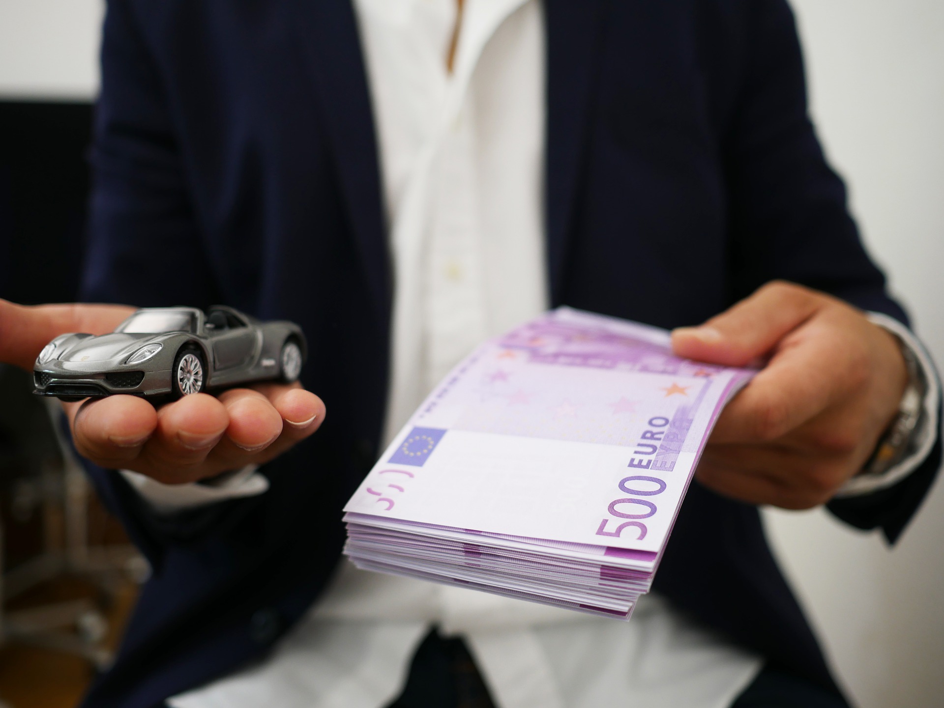 Alles Wichtige beim Leasing für Leasinggeber - Teil 1 Geld Auto Scheine Pkw Kfz Kraftfahrzeug Hand Anzug
