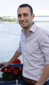 Porträt von Daniel Gill, langjähriger Anwalt bei der Dr. Krieg & Kollegen Rechtsanwälte mbH, Spezialist für Mietrecht und Leasing in Köln.