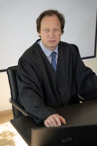 Porträt von Dr. Michael Krieg, Rechtsanwalt, Experte für Steuerstrafrecht und Geschäftsführer bei der Dr. Krieg & Kollegen Rechtsanwälte mbH in Köln.